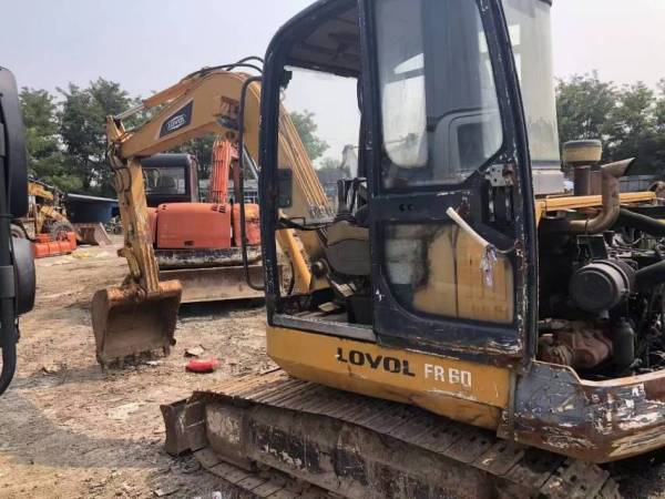 雷沃重工FR60履帶式挖掘機