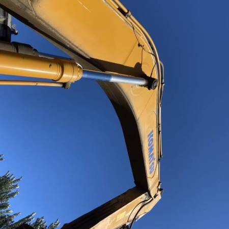 雷沃重工FR360-7履带式挖掘机