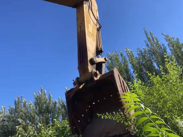 雷沃重工FR360-7履帶式挖掘機(jī)