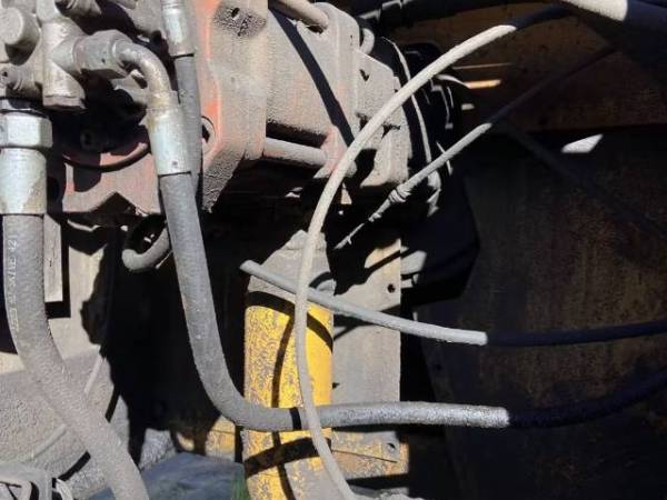 雷沃重工FR360-7履帶式挖掘機(jī)