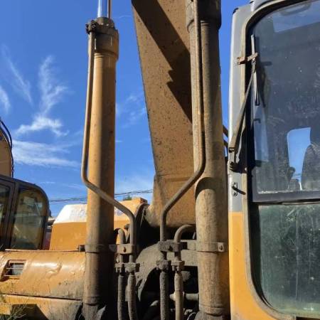 雷沃重工FR360-7履带式挖掘机