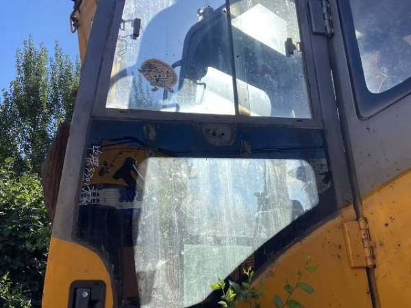 雷沃重工FR360-7履帶式挖掘機(jī)