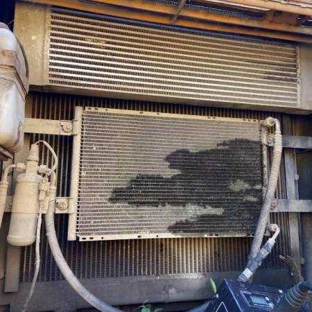 雷沃重工FR360-7履带式挖掘机