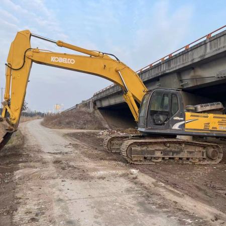 神钢SK350LC履带式挖掘机