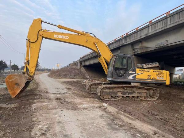 神鋼SK350LC履帶式挖掘機