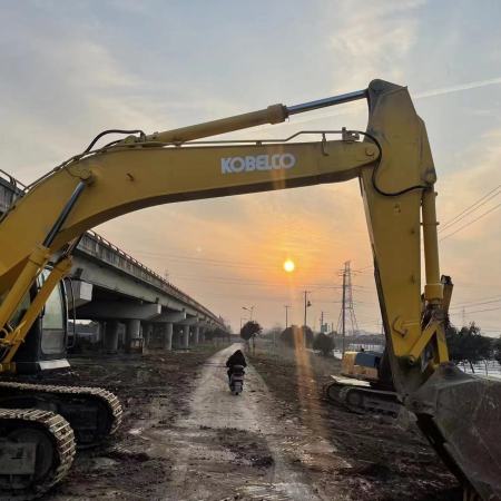 神钢SK350LC履带式挖掘机