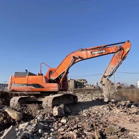 斗山DH220履带式挖掘机