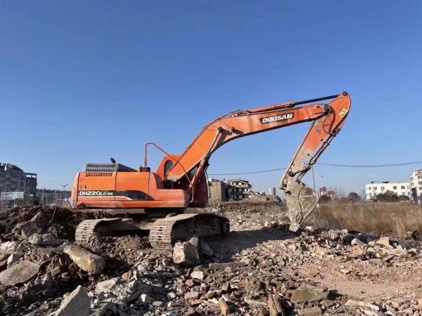 斗山DH220履帶式挖掘機(jī)