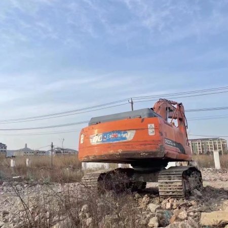 斗山DH220履带式挖掘机