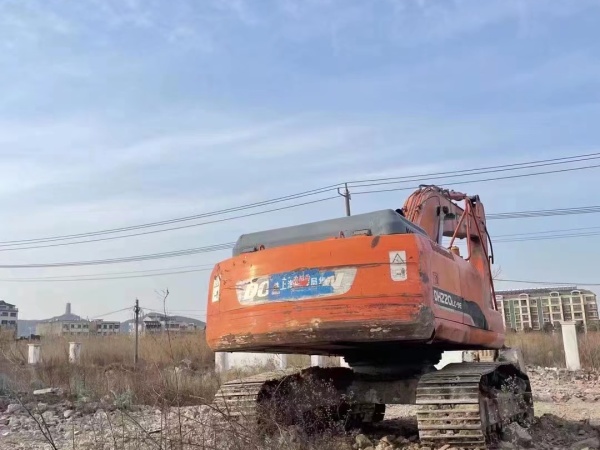 斗山DH220履帶式挖掘機(jī)