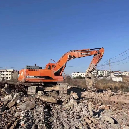 斗山DH220履带式挖掘机