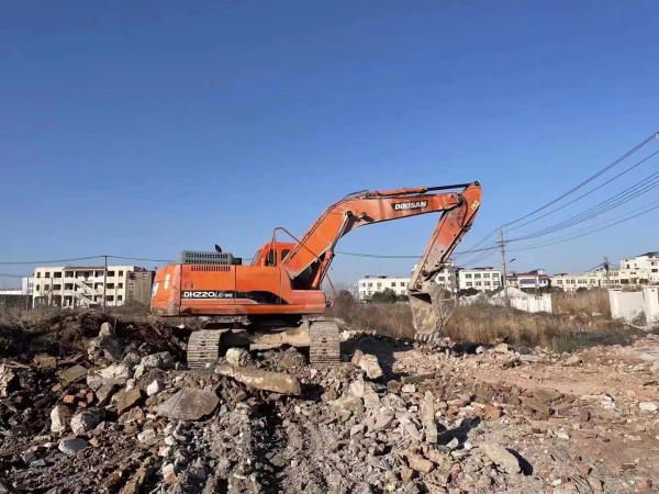 斗山DH220履帶式挖掘機(jī)