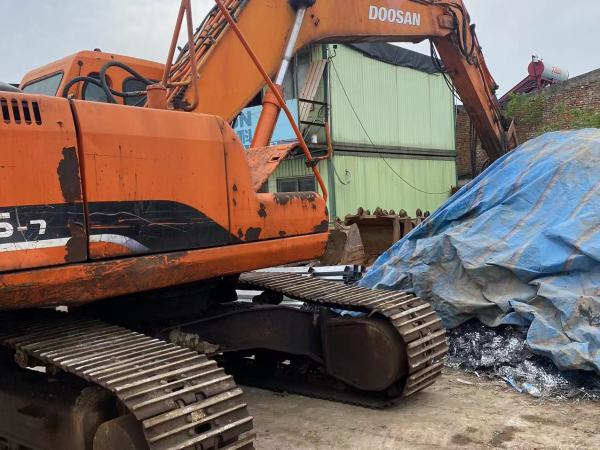 斗山DH215-7履帶式挖掘機