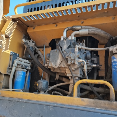 徐工XE520DK履带式挖掘机