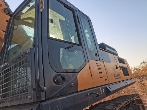 徐工XE520DK履帶式挖掘機(jī)