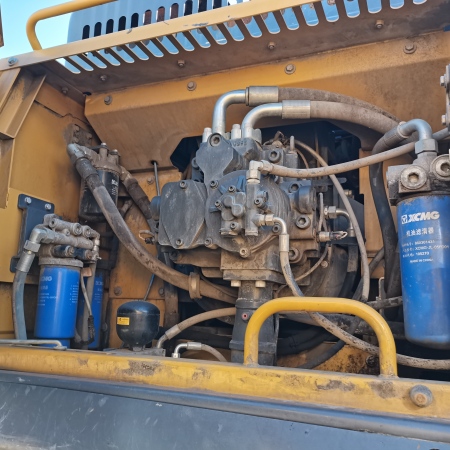 徐工XE550DK履带式挖掘机