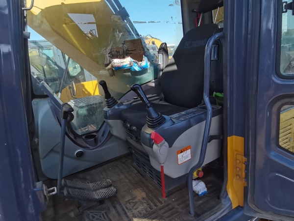 徐工XE550DK履帶式挖掘機(jī)