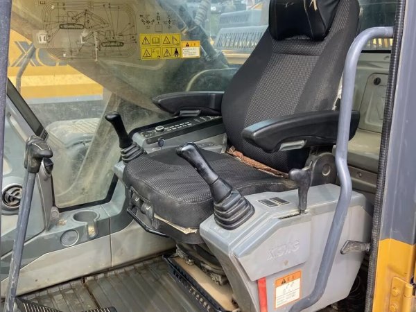 徐工XE400DK履帶式挖掘機