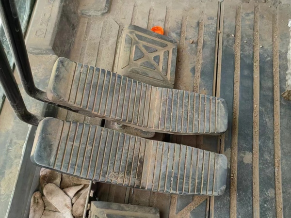 徐工XE380DK履帶式挖掘機(jī)