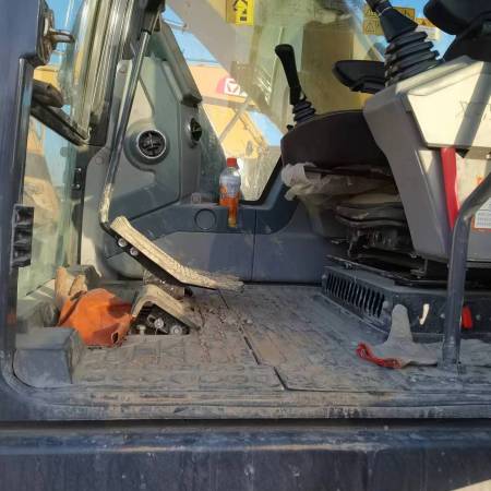 徐工XE200DA履带式挖掘机