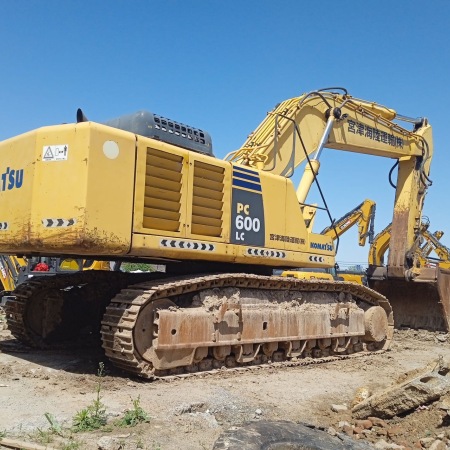 小松PC600-8R履带式挖掘机