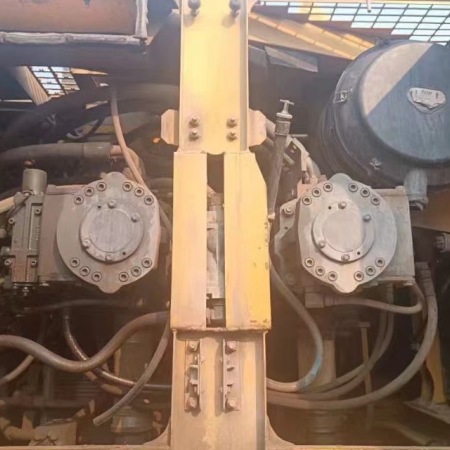 小松PC600-8R履带式挖掘机