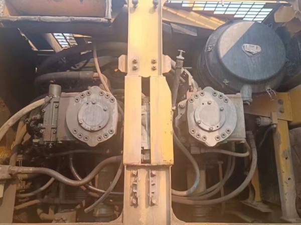 小松PC600-8R履帶式挖掘機(jī)