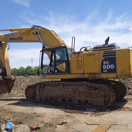 小松PC600-8R履带式挖掘机