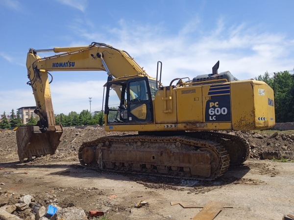 小松PC600-8R履帶式挖掘機(jī)