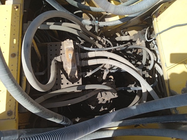 小松PC600-8R履帶式挖掘機(jī)