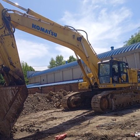 小松PC600-8R履带式挖掘机