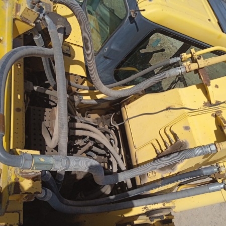 小松PC600-8R履带式挖掘机