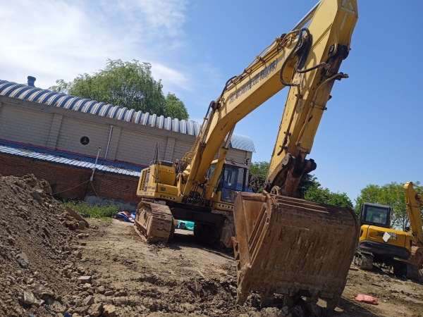 小松PC600-8R履帶式挖掘機(jī)