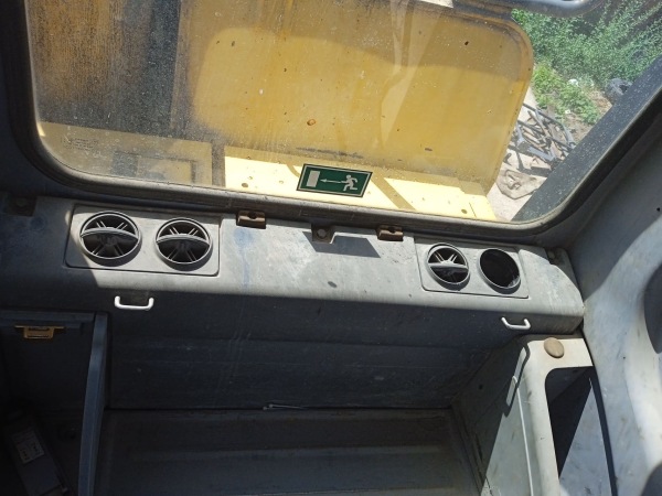 小松PC600-8R履帶式挖掘機(jī)