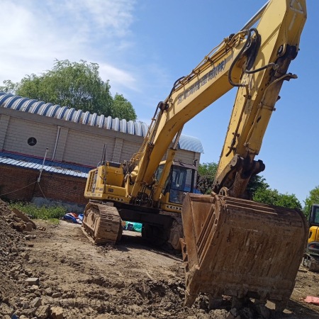 小松PC600-8R履带式挖掘机