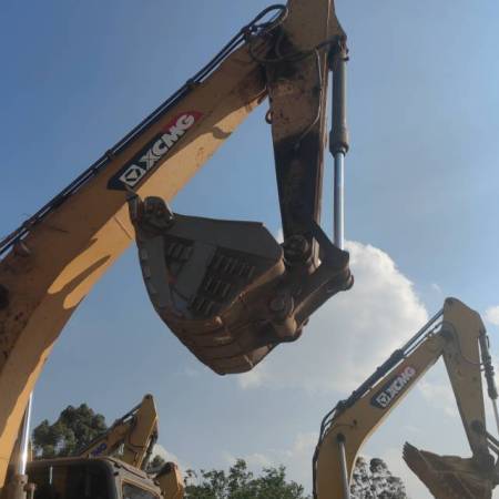 徐工XE210DA履带式挖掘机