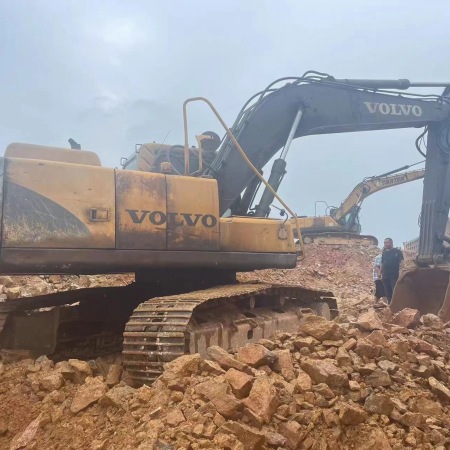 沃尔沃EC200B履带式挖掘机