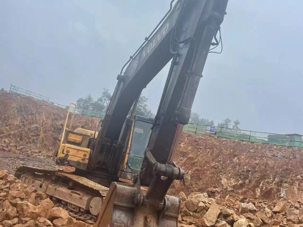 沃爾沃EC200B履帶式挖掘機(jī)