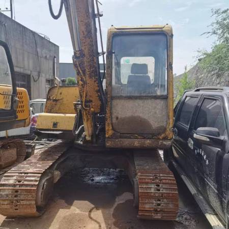 玉柴YC85履带式挖掘机