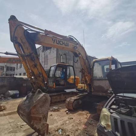 玉柴YC85履带式挖掘机