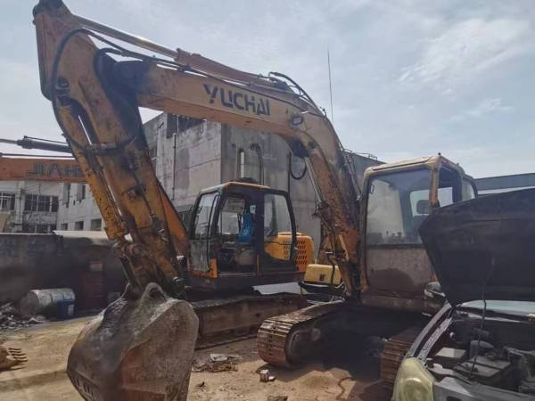 玉柴YC85履帶式挖掘機