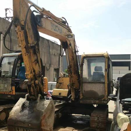 玉柴YC85履带式挖掘机