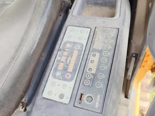 徐工XE335C履帶式挖掘機(jī)