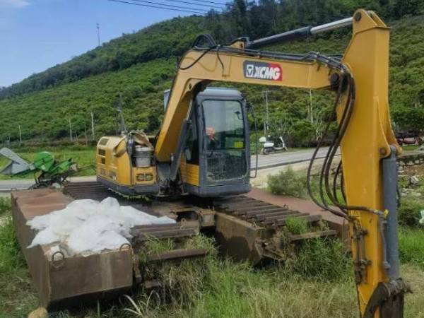 徐工XE75SL水陸兩用挖掘機(jī)