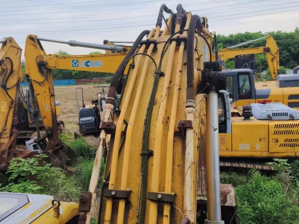 徐工XE215C履帶式挖掘機(jī)