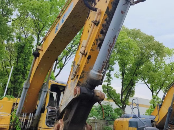 徐工XE215C履帶式挖掘機(jī)