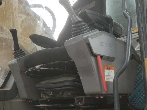 徐工XE400DK履帶式挖掘機(jī)