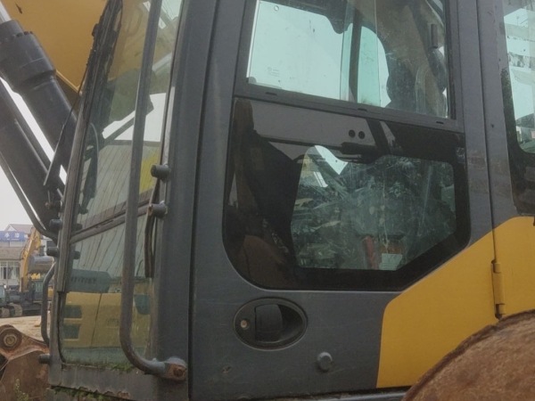 徐工XE200DA履帶式挖掘機(jī)