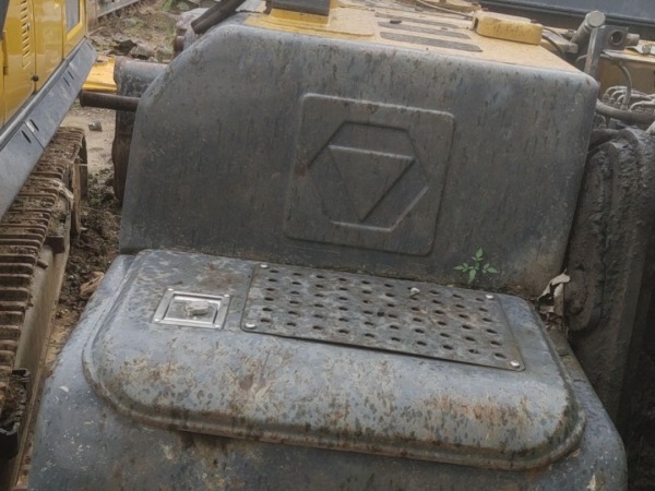 徐工XE270DK履帶式挖掘機