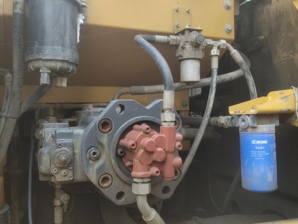 徐工XE270DK履帶式挖掘機